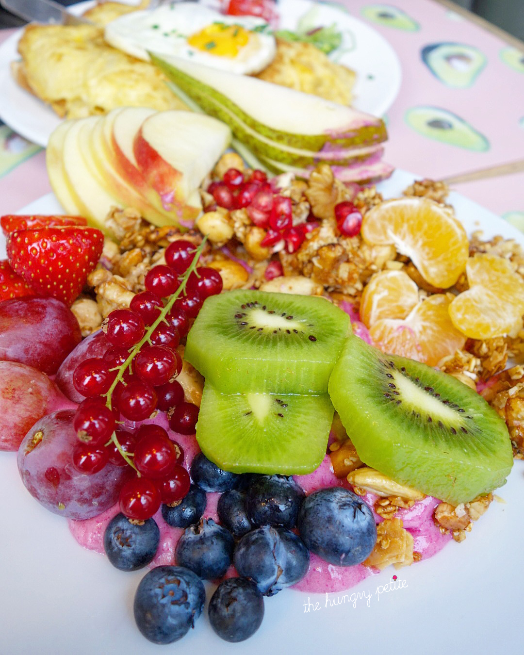 My Dragon Bowl - dragon fruit, banana, frest fruit and homemade granola