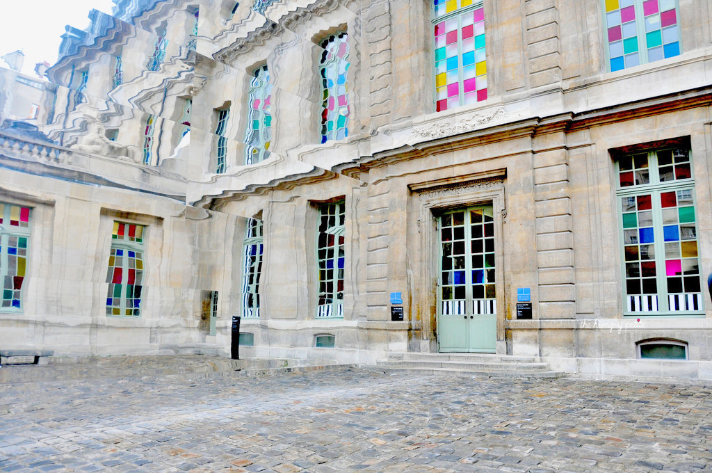 Where does the mirror start and stop?