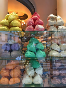 BERTRAND'S Big ass meringues