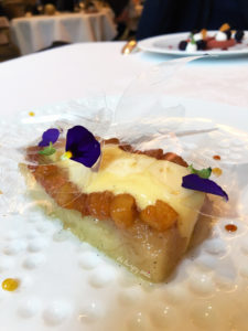 Slightly candied banana, passion fruit and coffee foam, glass brittle