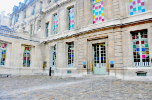 Where does the mirror start and stop?