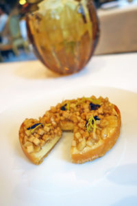 Cheese tart with nuts